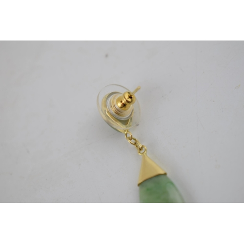 190 - 14ct gold (585) pair of earrings with jade, 4.6 grams gross weight, 42mm