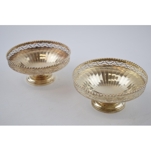 246 - A pair of silver bon bon dishes, Birmingham 1913, 152.7 grams, with pierced decoration, 11cm diamete... 