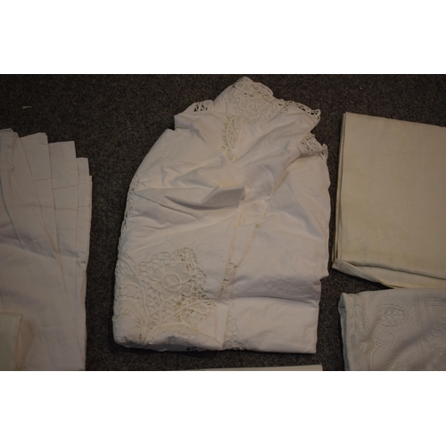 349 - A quantity of antique and vintage linens and embroideries. (Qty)