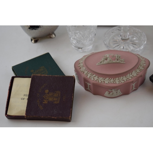 358 - A mixed collection of items to include a Grimwades Royal Winton tea set together with Wedgwood Jaspe... 