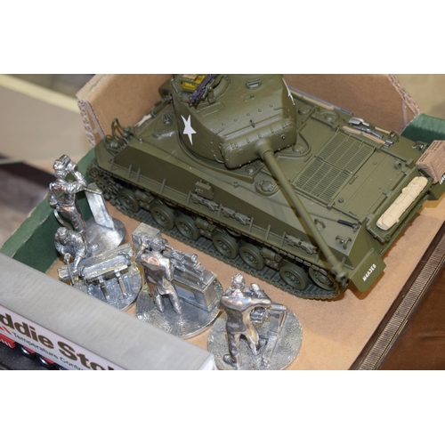 385 - A mixed collection of models of a military theme to include Franklin Mint Tank and English Pewter Mi... 