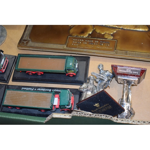 385 - A mixed collection of models of a military theme to include Franklin Mint Tank and English Pewter Mi... 