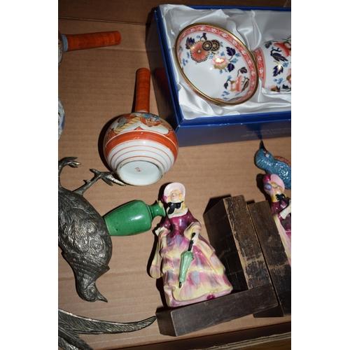 136 - A mixed collection of ceramic items, of note Beswick Kingfisher, Oriental vases and boxed Spode mini... 