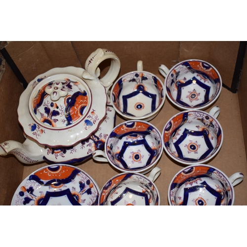 139 - A porcelain part tea service, early 20th century, to include a teapot and cover, of lobed circular s... 