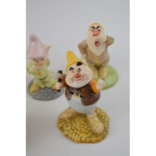 207 - Royal Doulton Snow White and the Seven Dwarfs (8).