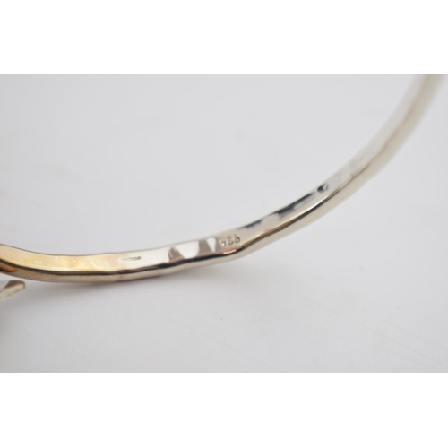 275 - Boxed Tianguis Jackson contemporary silver bangle in the form of a heart, fully hallmarked, 30.0 gra... 