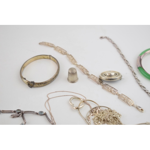 277 - A collection of silver jewellery to include necklaces, a heavy turqouise style pendant, a Jade (or s... 