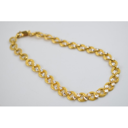 22ct gold (marked 916), ladies bracelet with hoop links, 22.5cm long, 14.5 grams.