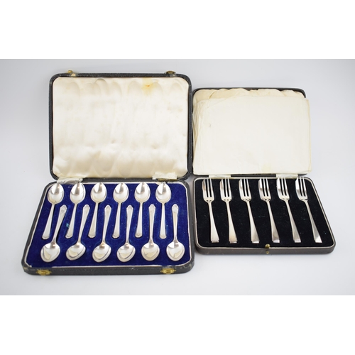 384 - Boxed silver teaspoons together with a set of cake forks with Art Deco style handles, fully hallmark... 