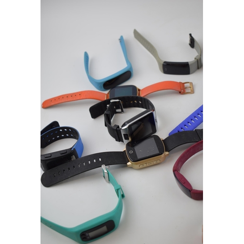 425 - A collection of over 20 fitness watches of note Garmin and TomTom examples. (20)