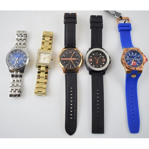 426 - A collection of gentleman's fashion watches to include Guess, Boss Orange, Armani and Vince Camuto (... 