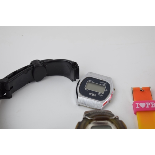 432 - A collection of Casio digital watches to include vintage examples and Baby G, Timex, G Illuminator. ... 