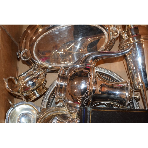 386 - A good collection of silver plated items to include tea and coffee pots, dinnerware, cutlery and sim... 