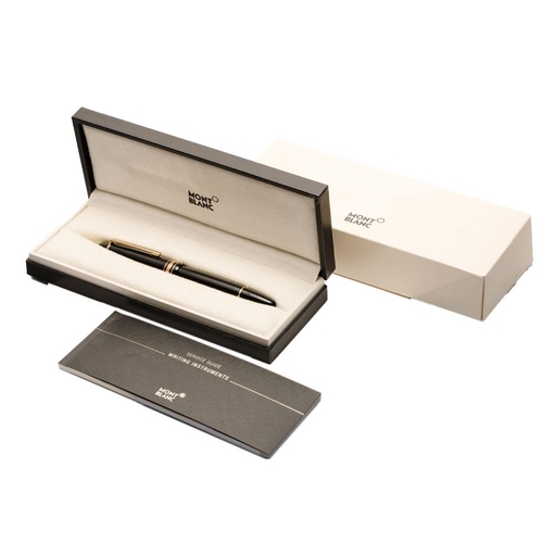 342 - A Montblanc Meisterstuck 146 Fountain Pen in black with one broad and two narrow gold bands, 14ct wh... 