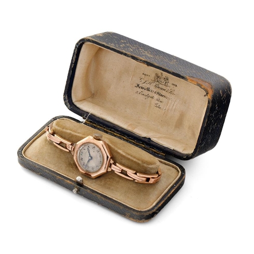 358 - 9ct gold ladies wristwatch on expanding 9ct gold strap, in period leather fitted box, watch and stra... 