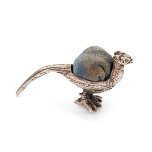 426 - Early 20th century sterling silver pin cushion in the form of a pheasant with blue velvet cushion, 4... 