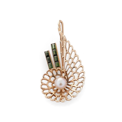 491 - 9ct gold brooch in the form of a conch shell, pierced decoration, with central cultured pearl, set w... 