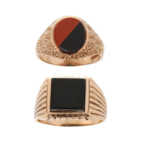 544 - A pair of 9ct gold gents ring, one with square onyx inset, size R, with a similar example, size T/U,... 