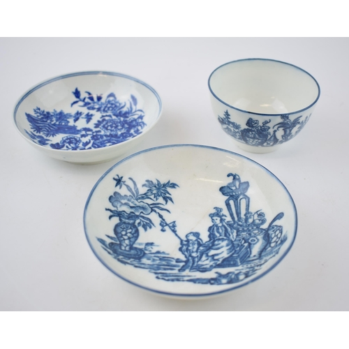 146 - A late 18th century blue and white transfer-printed porcelain Caughley Bell Toy pattern saucer, a Mo... 