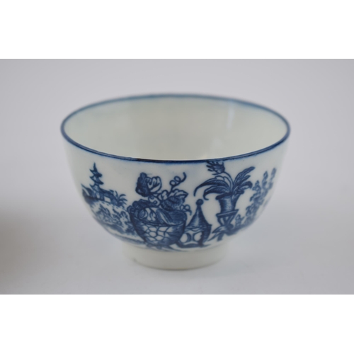 146 - A late 18th century blue and white transfer-printed porcelain Caughley Bell Toy pattern saucer, a Mo... 