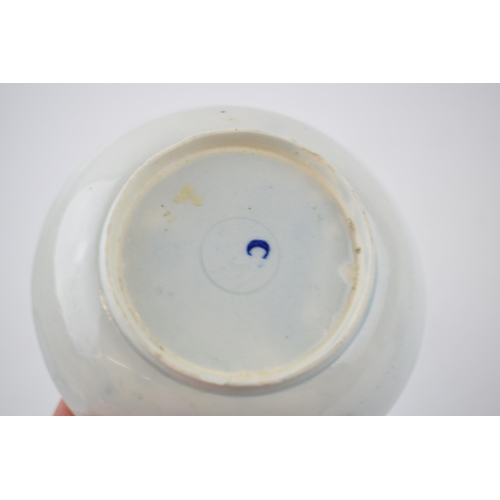 146 - A late 18th century blue and white transfer-printed porcelain Caughley Bell Toy pattern saucer, a Mo... 