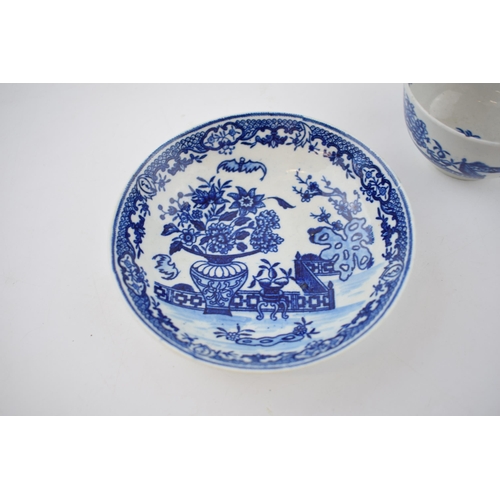 147 - A late 18th century blue and white transfer-printed porcelain Worcester Bat pattern tea bowl and sau... 