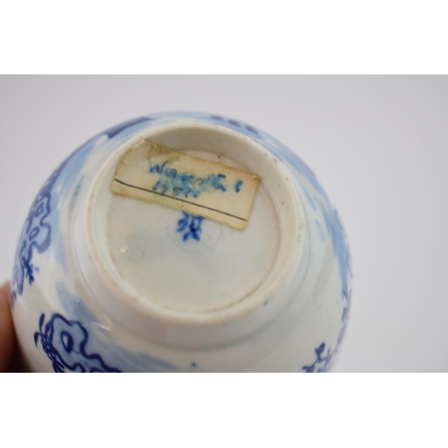 147 - A late 18th century blue and white transfer-printed porcelain Worcester Bat pattern tea bowl and sau... 