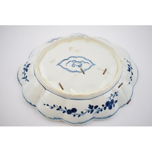 148 - A late 18th century blue and white porcelain Worcester Kangxi Lotus pattern dessert dish, c. 1770. 2... 