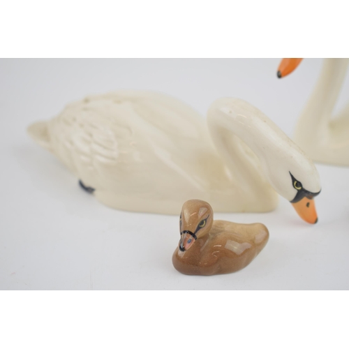 15 - Beswick to include a pair of cygnets, with a pair of swans 1684 and 1685 (4).