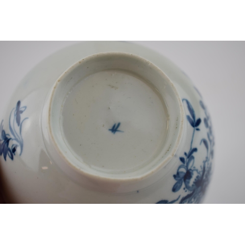 155 - An 18th century blue and white porcelain Worcester Mansfield pattern open sugar bowl, c. 1758.