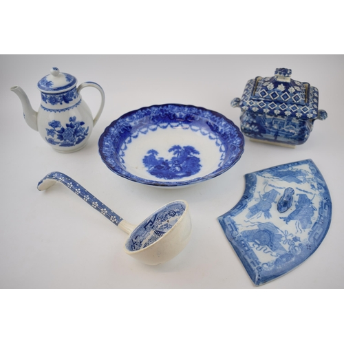 162 - A group of 19th century blue and white transfer-printed pieces, c. 1810-80. To include a Willow patt... 