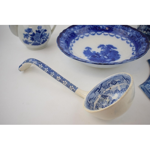 162 - A group of 19th century blue and white transfer-printed pieces, c. 1810-80. To include a Willow patt... 