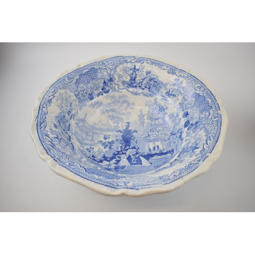 165 - An early 19th century blue and white transfer-printed Sicilian pattern jug and bowl, c. 1830. Bowl: ... 