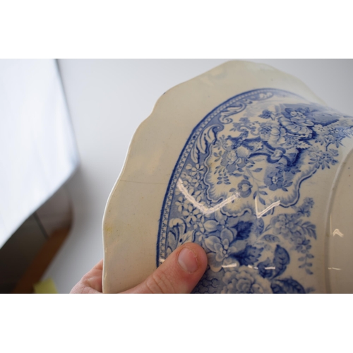 165 - An early 19th century blue and white transfer-printed Sicilian pattern jug and bowl, c. 1830. Bowl: ... 