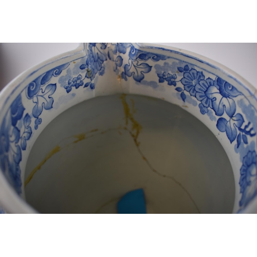 168 - An early 19th century blue and white transfer-printed Spode Old Peacock pattern footbath jug, c. 182... 