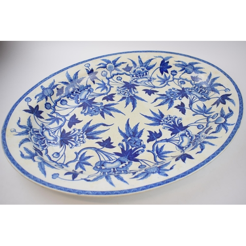 179 - A pair of early 19th century blue and white transfer-printed Wedgwood Peony pattern oval platters, c... 