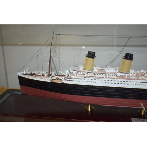 210 - Hand made model of the White Star Line passenger liner Titanic. Detailed scale model housed in a gla... 