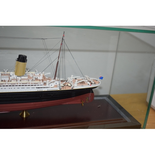 210 - Hand made model of the White Star Line passenger liner Titanic. Detailed scale model housed in a gla... 