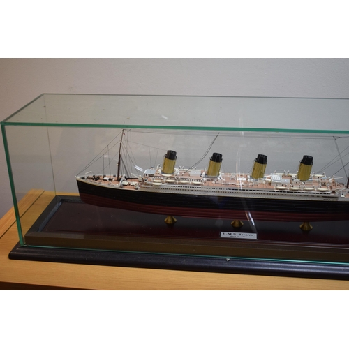 210 - Hand made model of the White Star Line passenger liner Titanic. Detailed scale model housed in a gla... 