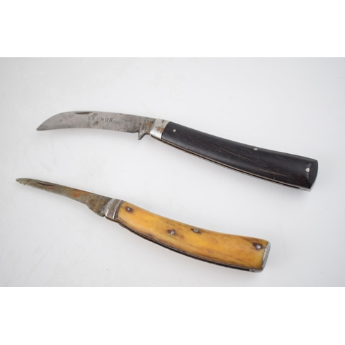 272 - A Saynor pruner pocket knife together with a flat butt bone handled pruner / pruning knife (2).