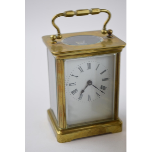 284 - A trio of early 20th century French brass carriage clocks, each with bevelled glass, all unnamed, 2 ... 