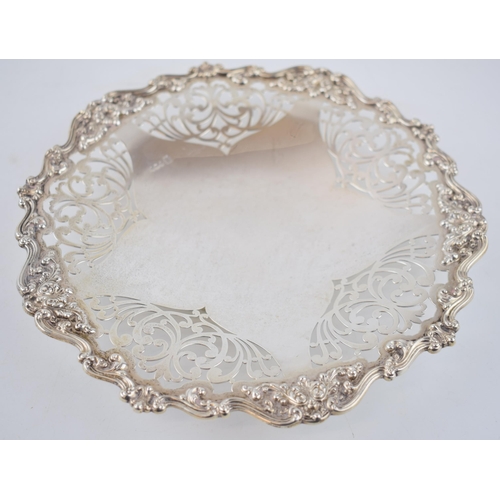 409 - Ornate silver dish with pierced decoration with import hallmarks, 328.4 grams.