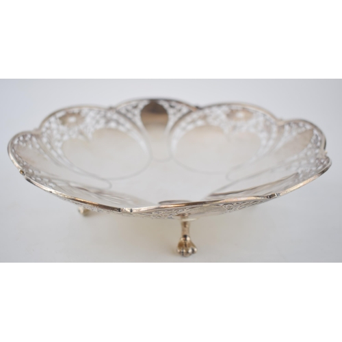 410 - Ornate silver dish with pierced decoration. Hallmarked London 1942.  458.2 grams.