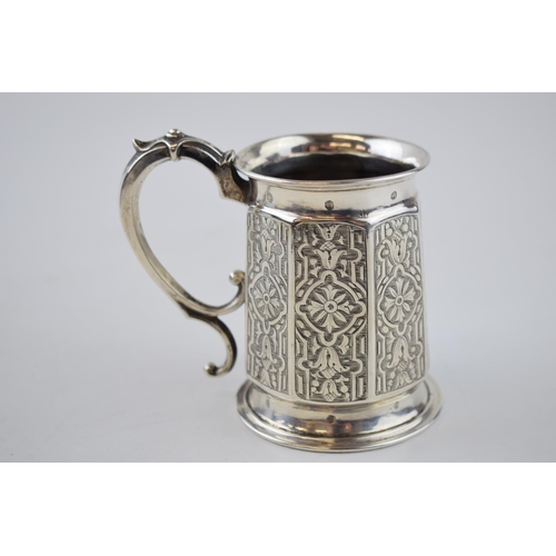 414 - Victorian hallmarked silver tankard with engraved decoration, 9.5cm tall, 124.0 grams.