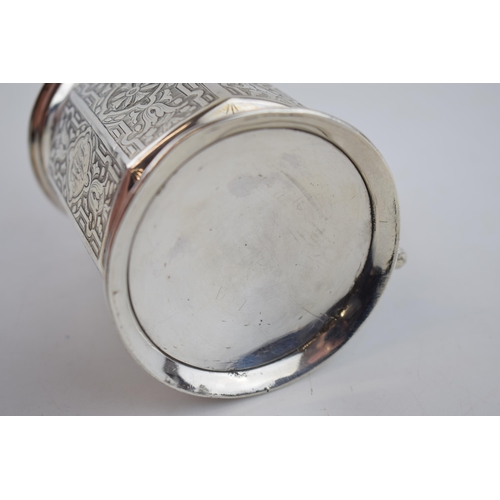 414 - Victorian hallmarked silver tankard with engraved decoration, 9.5cm tall, 124.0 grams.