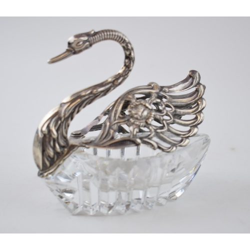 417 - Sterling silver and glass sweet dish with folding wings in the form of a swan, 11cm long.