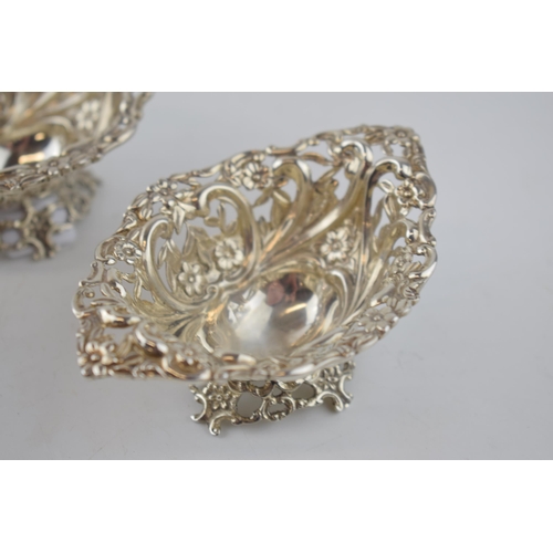 435 - A pair of hallmarked silver bon bon dishes, Birmingham 1897, Henry Matthews, 82.6 grams (2), 10.5cm ... 