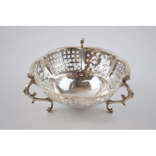 436 - Hallmarked silver sweet dish, on three legs, pierced decoration, 85.7 grams, London 1896, Mappin & W... 