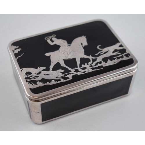 449 - A black ceramic trinket box with inlaid decoration of a hunting scene, with huntsman and foxhounds, ... 