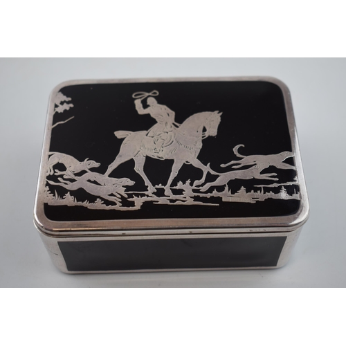 449 - A black ceramic trinket box with inlaid decoration of a hunting scene, with huntsman and foxhounds, ... 